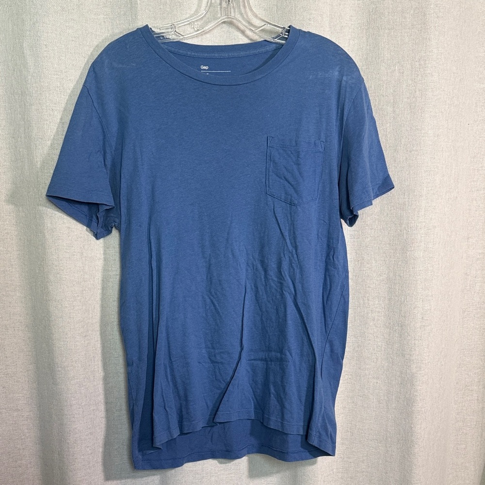 GAP Men's Solid Crewneck Pocket Tee in Blue